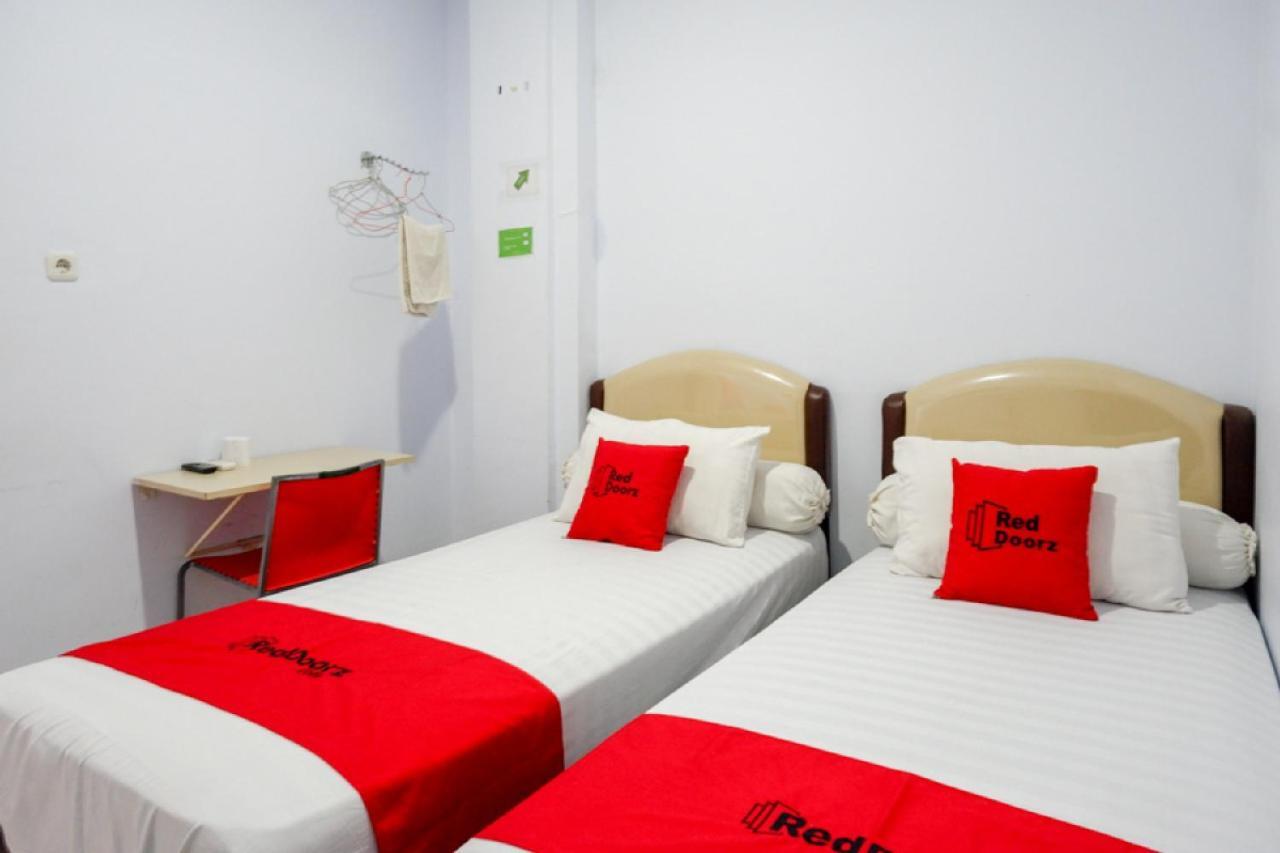 Reddoorz @ Hotel Bravo Pantai Kamali Bau Bau Baubau Extérieur photo